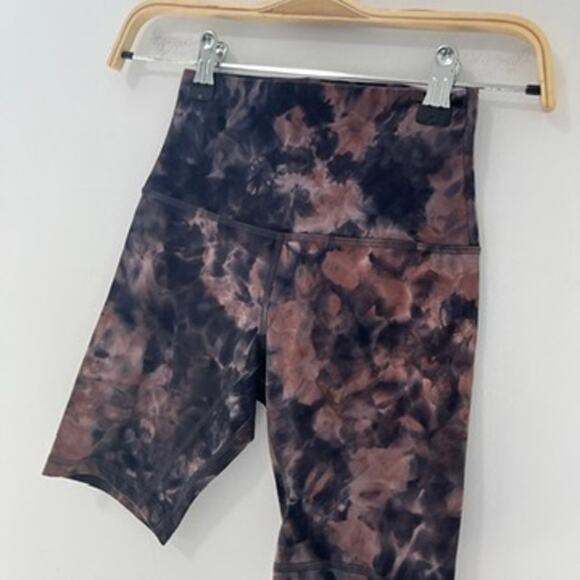 Lululemon Tie Dye Align Biker Shorts Size 2 - Picture 3 of 5